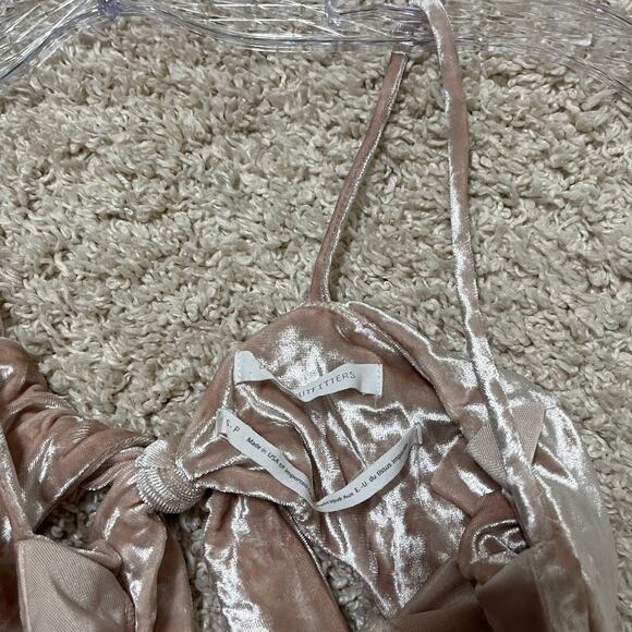 Urban Outfitters Size Small Pink Velvet Ruffle Cutout Sleeveless V Neck Romper - Picture 4 of 7